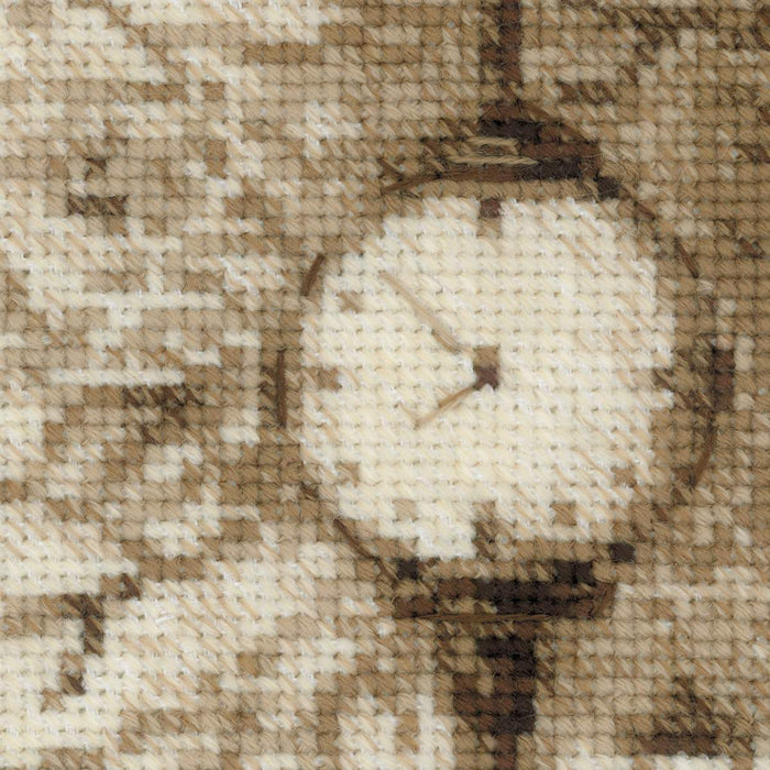 רקמה על בד גבינה - Old Photo. Waiting
