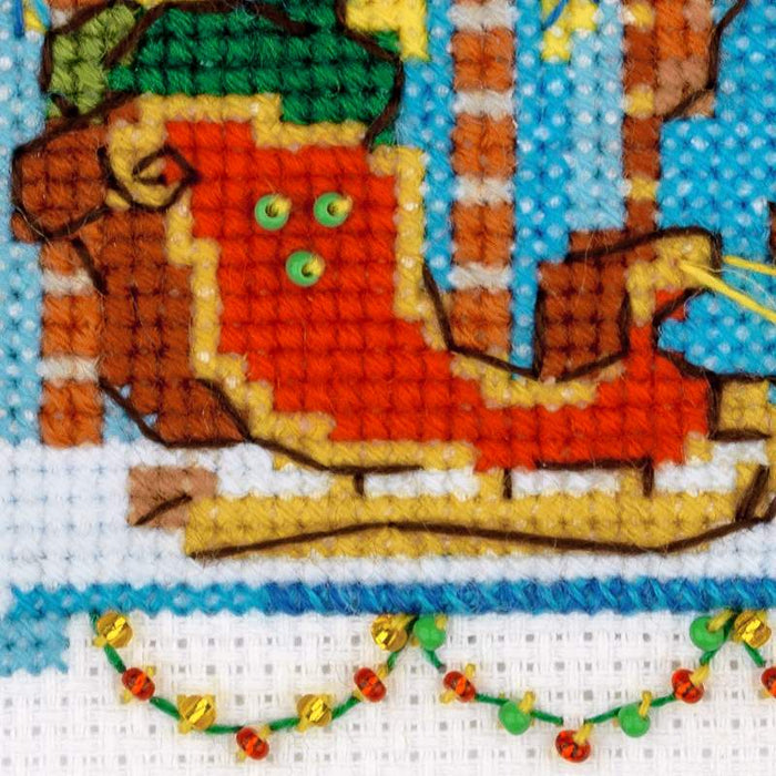 רקמה על בד גבינה - Cabin with Sleigh