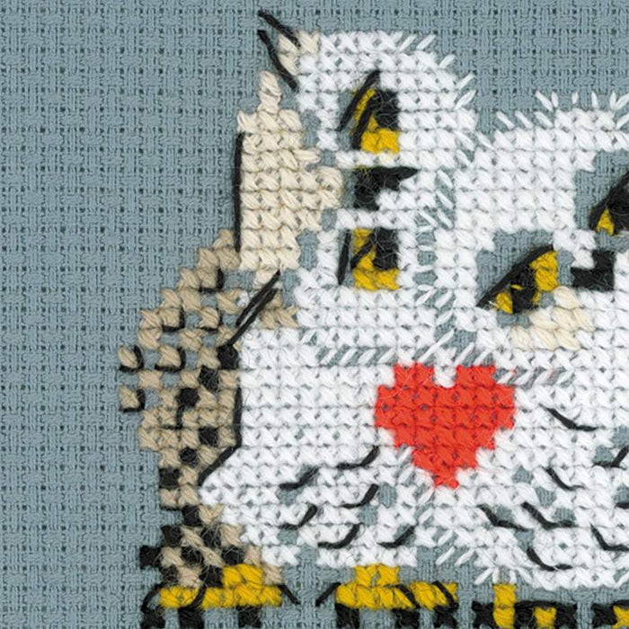 רקמה על בד גבינה - Love