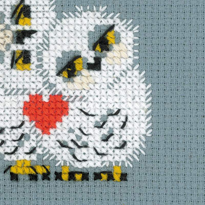 רקמה על בד גבינה - Love