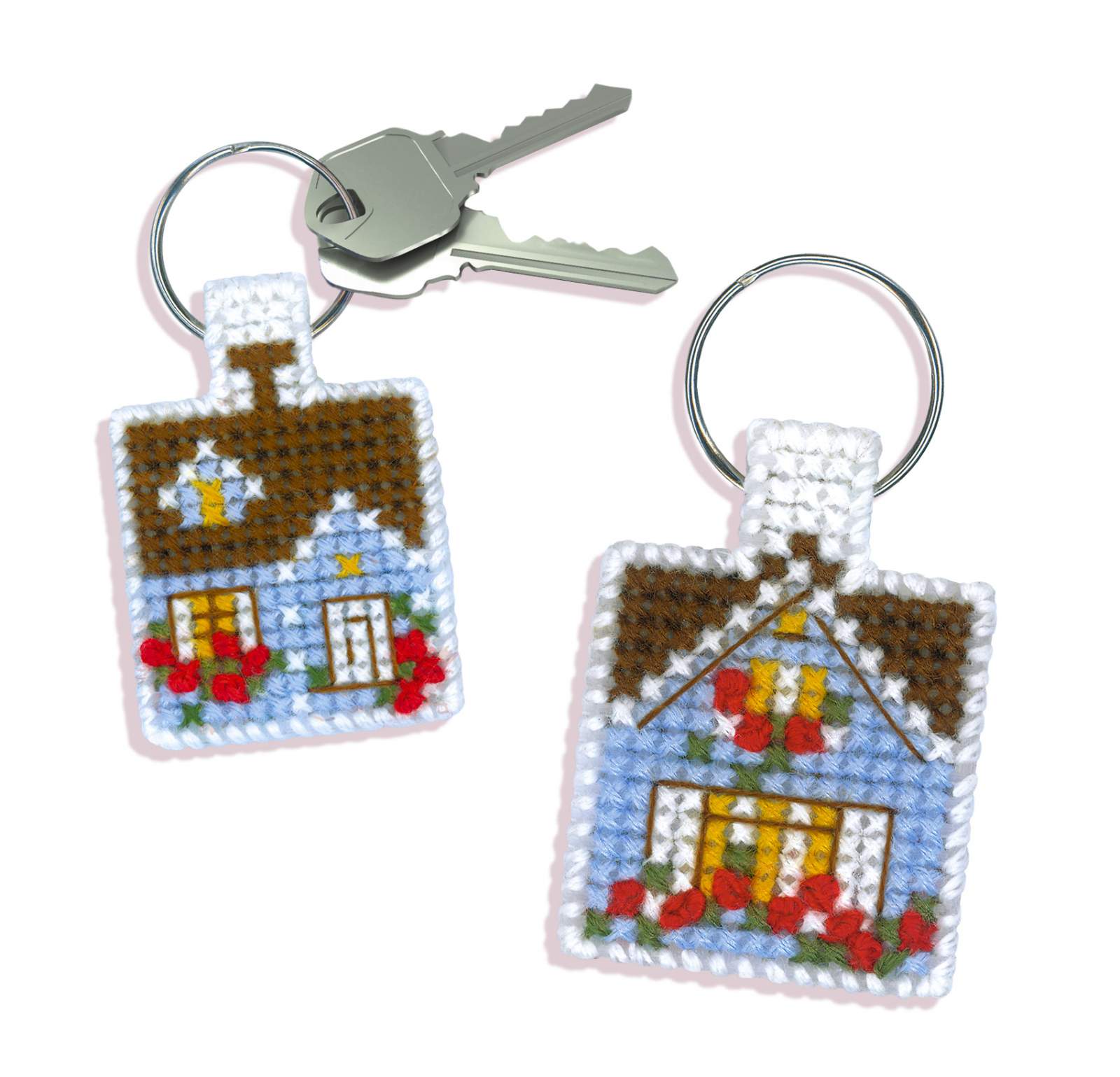 רקמה על בד גבינה - Keychain Cozy Cottage