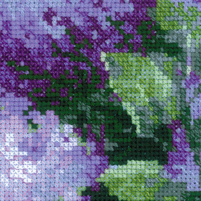 רקמה על בד גבינה - Lilacs after the Rain