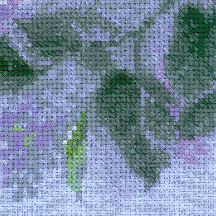 רקמה על בד גבינה - Lilacs after the Rain