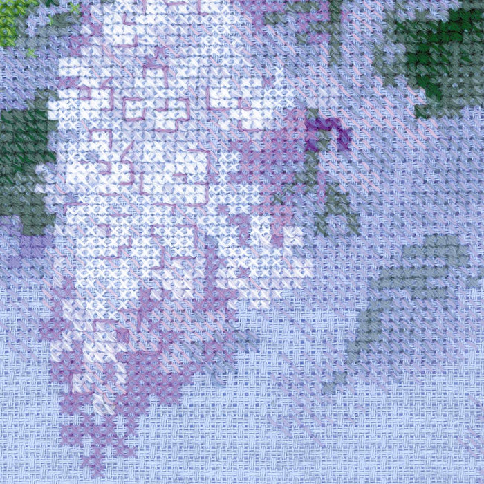 רקמה על בד גבינה - Lilacs after the Rain
