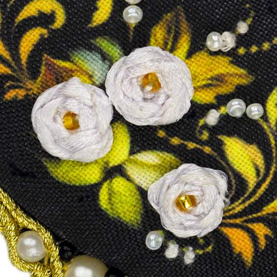 רקמה על בד גבינה - Pendant White Rose