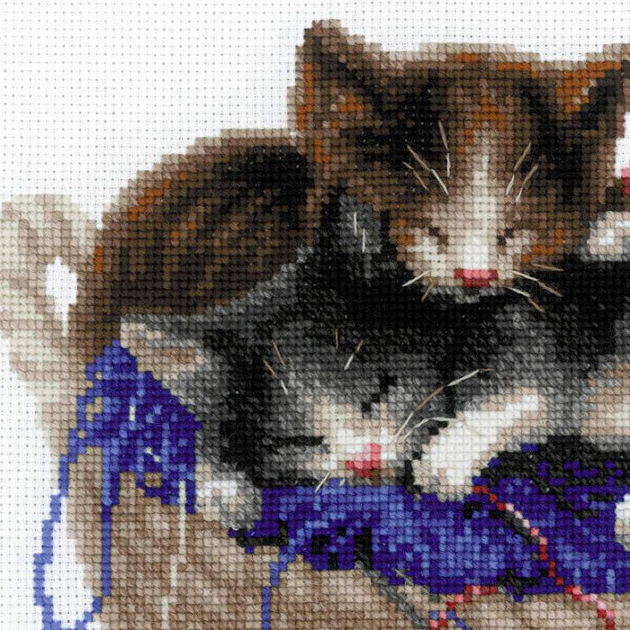 רקמה על בד גבינה - Kittens In A Basket
