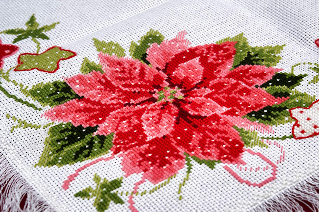 רקמה על בד גבינה - Christmas Table Topper