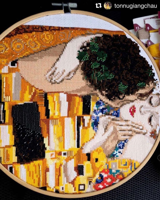 רקמה על בד גבינה - הנשיקה, גוסטב קלימט