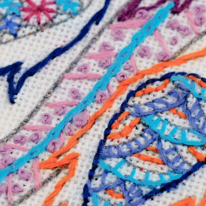 רקמה על בד גבינה - ציפור המזל