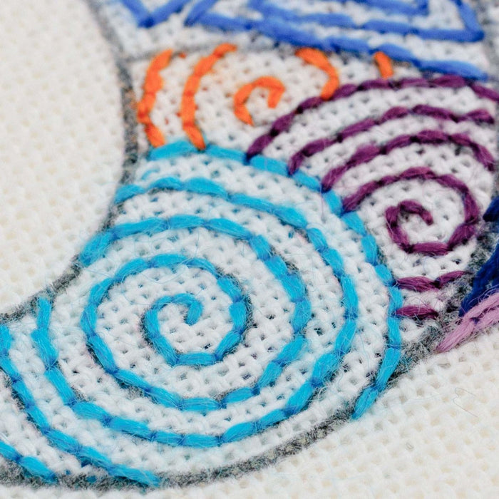 רקמה על בד גבינה - ציפור המזל