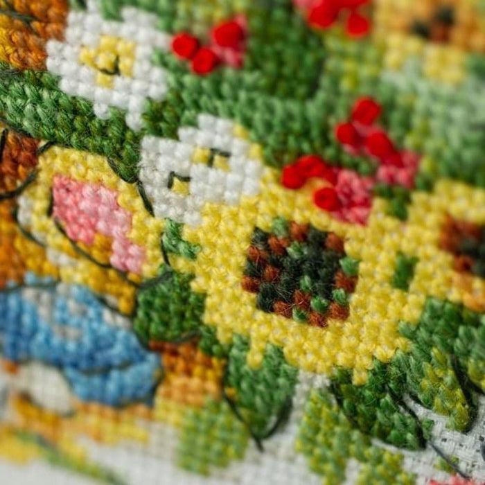 רקמה על בד גבינה - מצפן