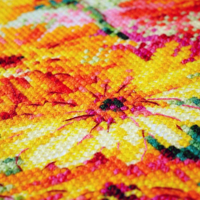 רקמה על בד גבינה - Watercolor Gerberas