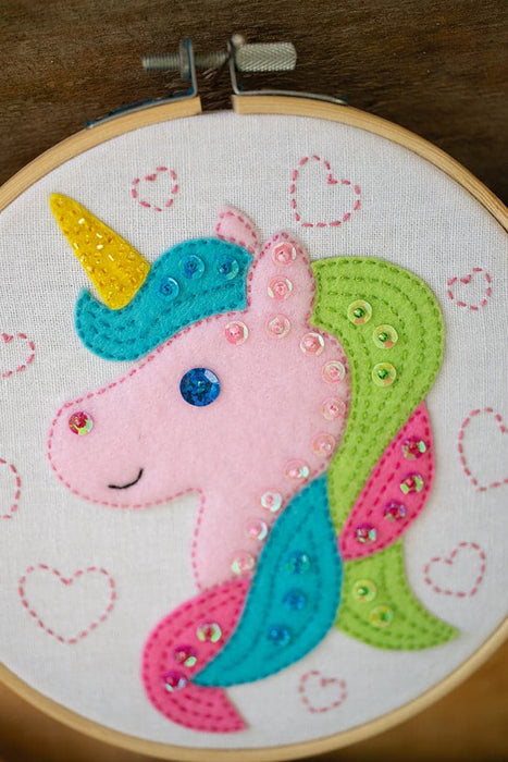 רקמה עם צמר - חד קרן