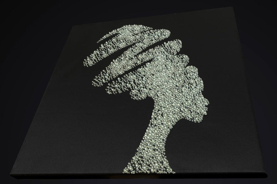 רקמת חרוזים - אישה בכסף