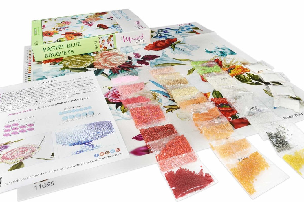 רקמת חרוזים - פרחים על רקע כחול פסטל