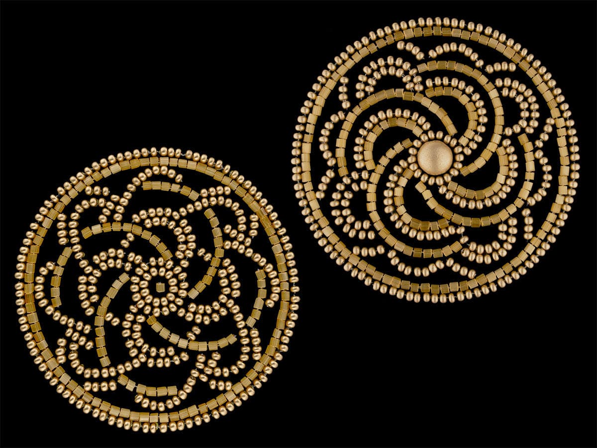 רקמת חרוזים על בגדים - עיגולי זהב