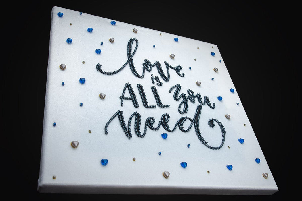 רקמת חרוזים - Love is all you need