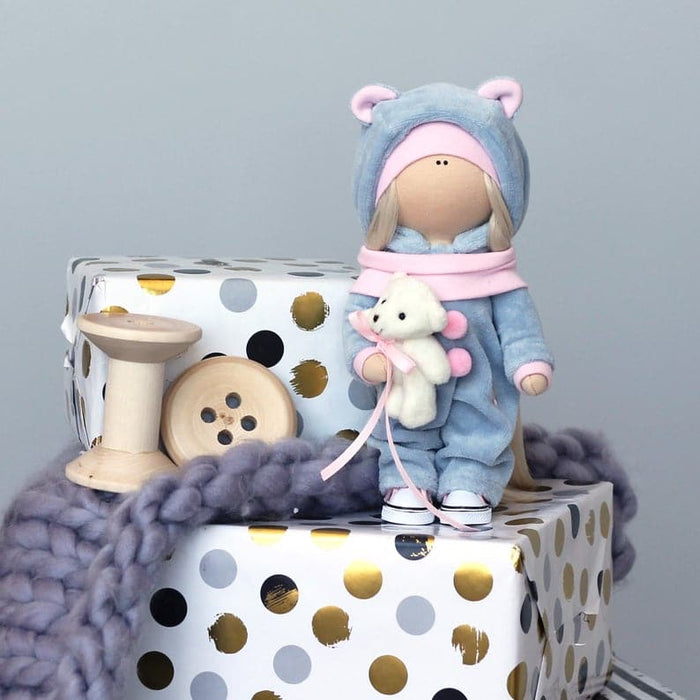 תפירת בובה - בובה מישל, 23 ס״מ