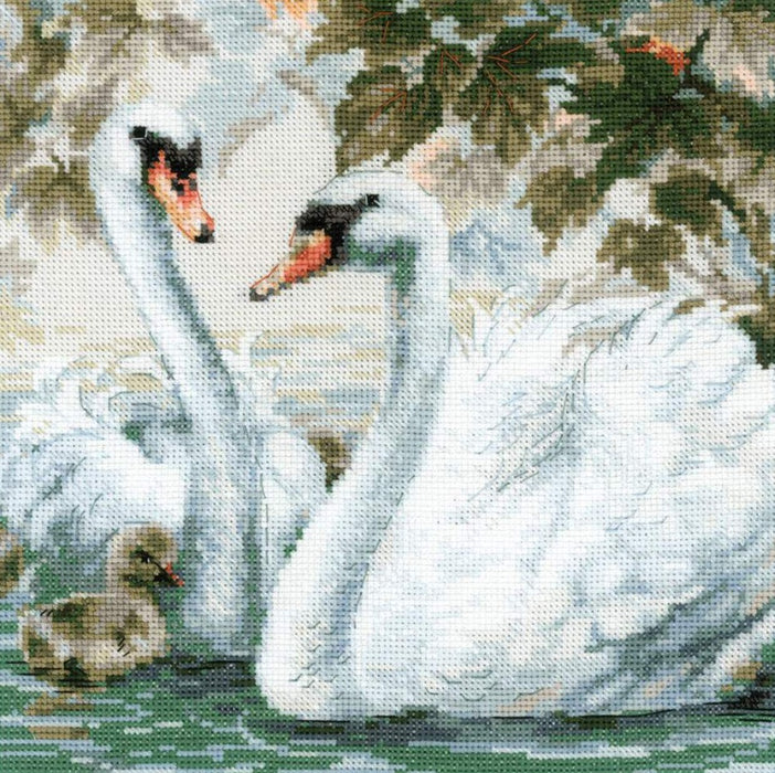 רקמה על בד גבינה - White Swans