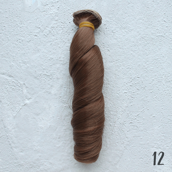 קווצות שיער לעיצוב תסרוקות בובה - תלתלים חומים 15 ס״מ